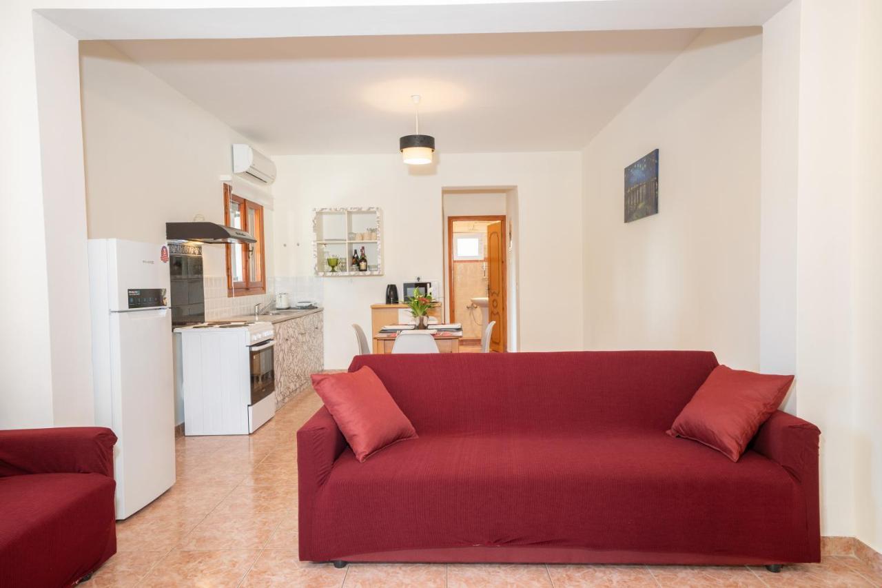 Afroditi Holiday Home - Yellow Apartment Svoronata Extérieur photo