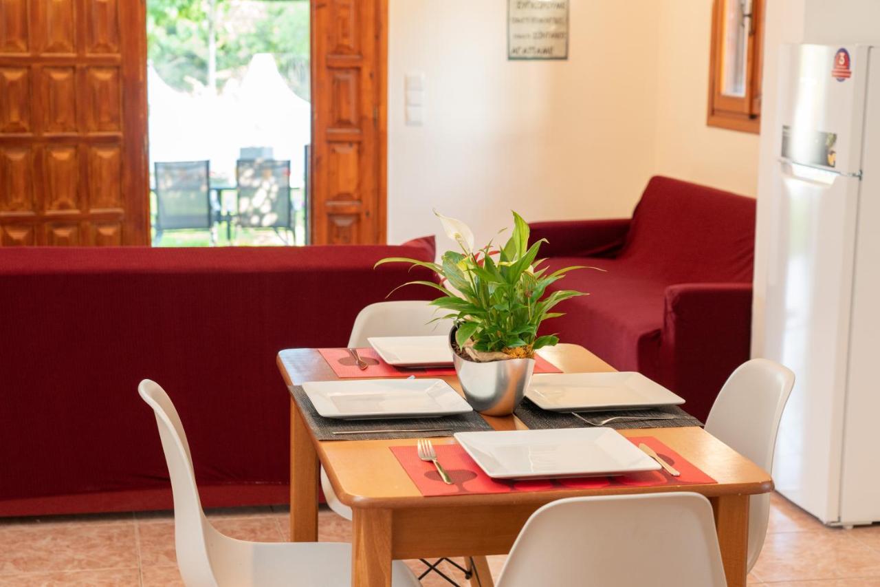 Afroditi Holiday Home - Yellow Apartment Svoronata Extérieur photo